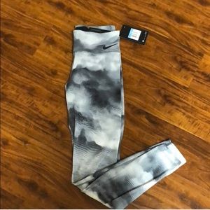 Nike Legendary Tight Fit Workout Leggings